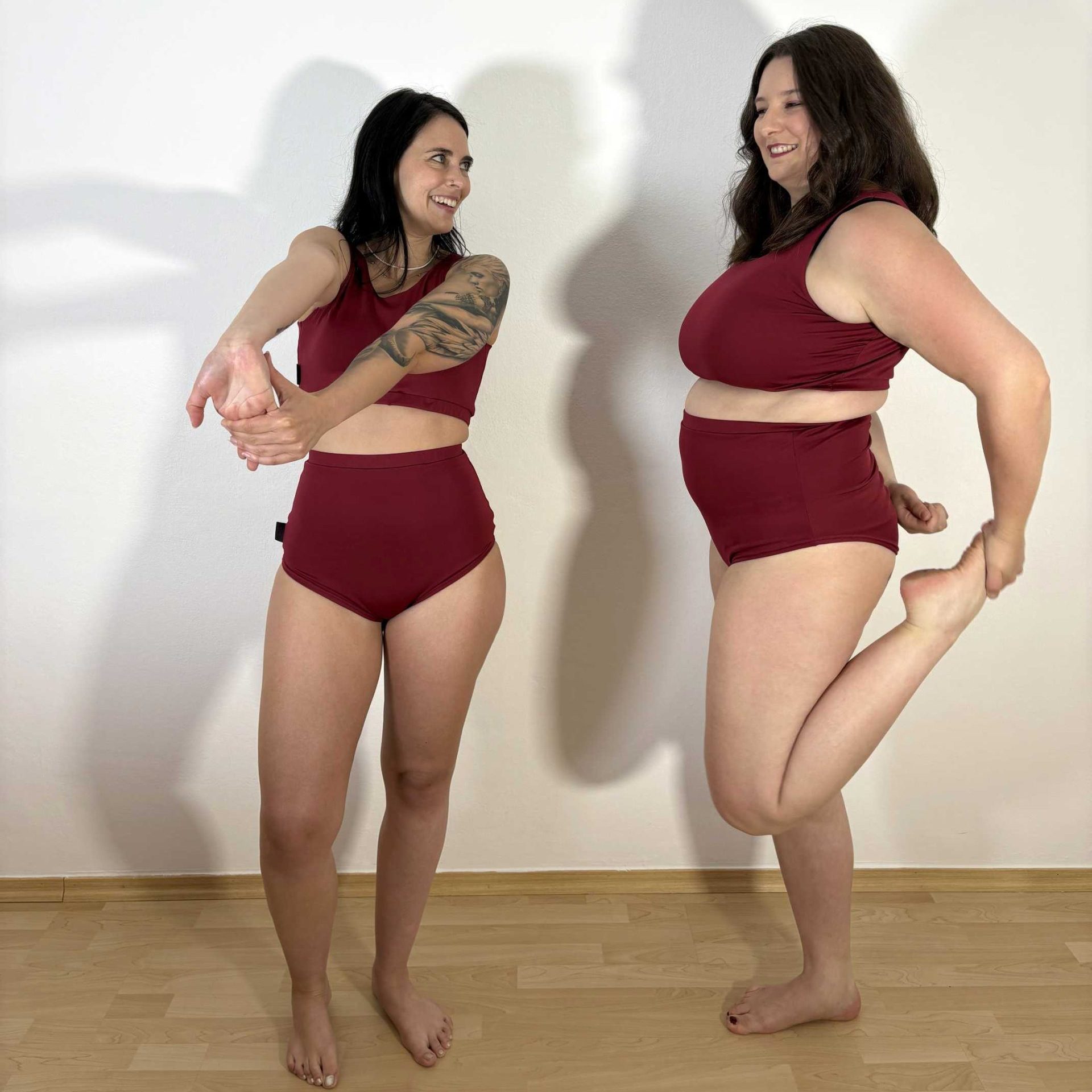Meniko Poledancekleidung Pole-Höschen Manes highwaist rot S und XXL seitlich