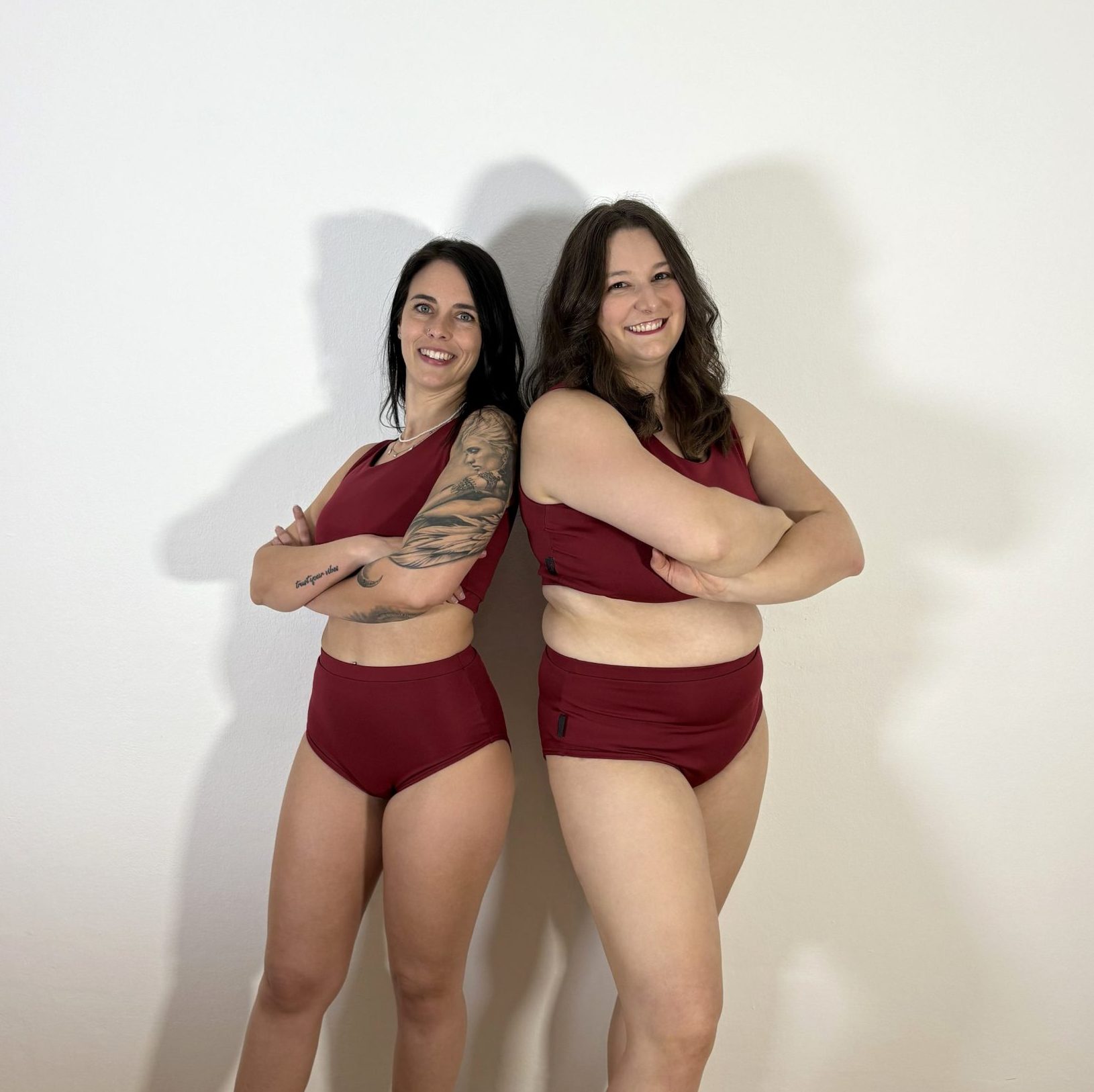 Meniko Poledancekleidung Pole-Höschen Manes midwaist rotXXL und S seitlich