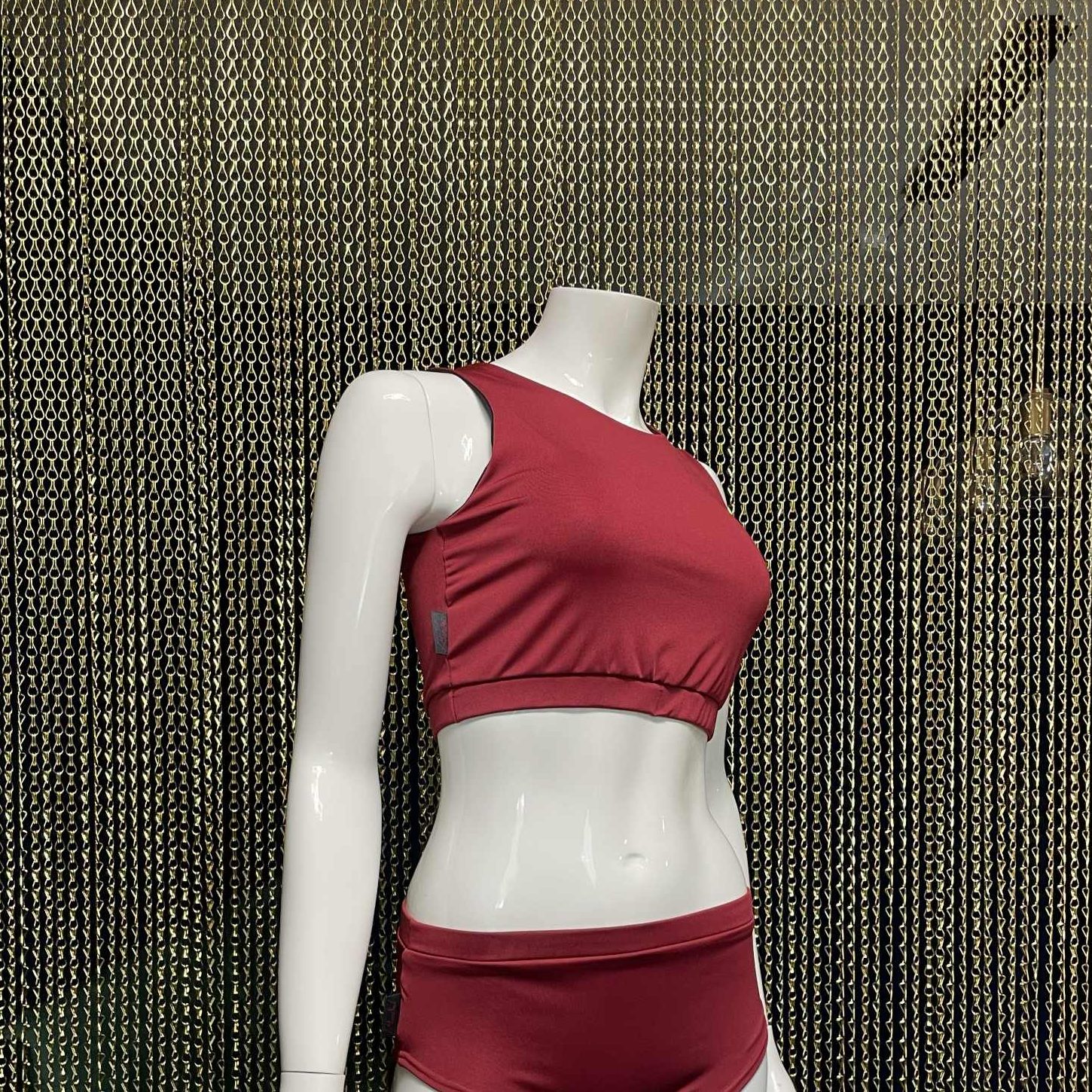 Meniko Poledancekleidung Pole-Oberteil Maline rot XS+ vorne seitlich